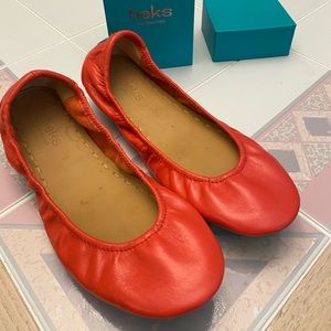 Poppy Tieks size 9